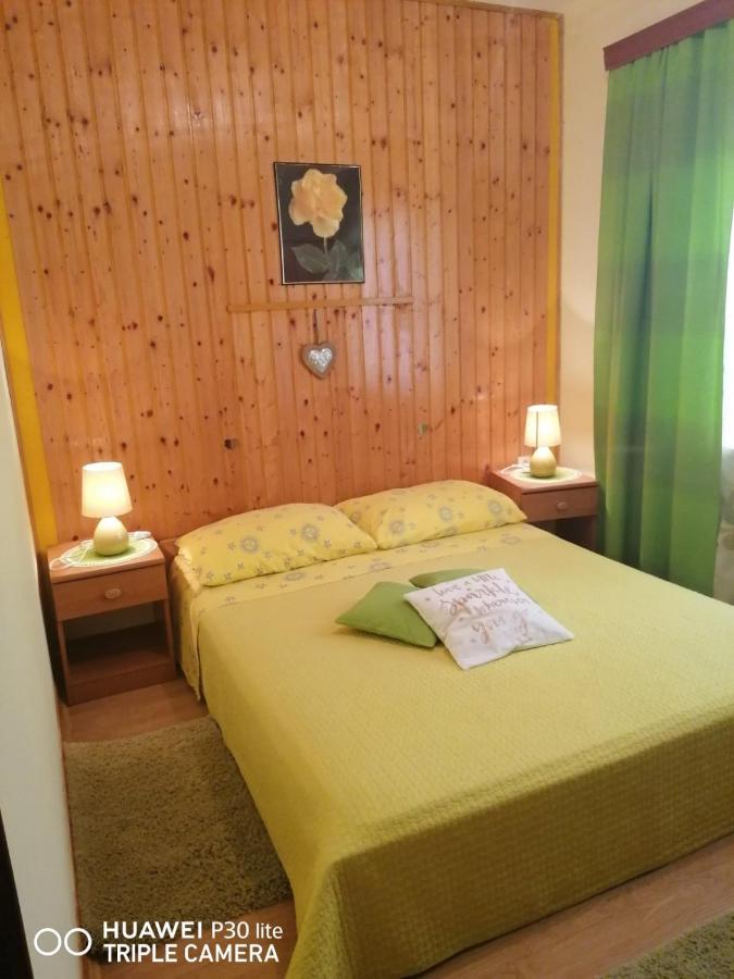 Apartmani Zute Račišće Extérieur photo